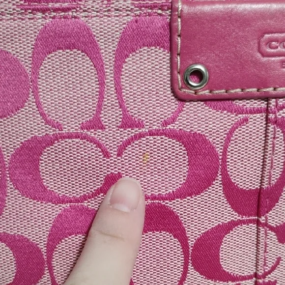 SALE! Coach Hampton Signature 🩷 Pink/Silver Tote GUC - Picture 3 of 15